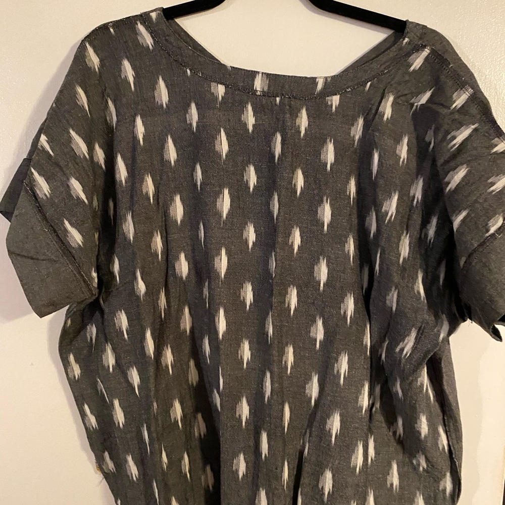 Sseko/Noonday Size 2 split seam blouse.